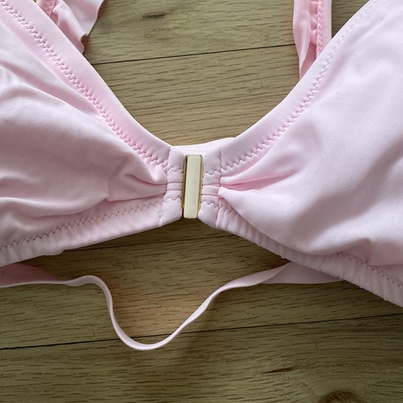 Victoria’s Secret Baby Pink Ruffle Bikini Swim Top - Picture 2 of 6
